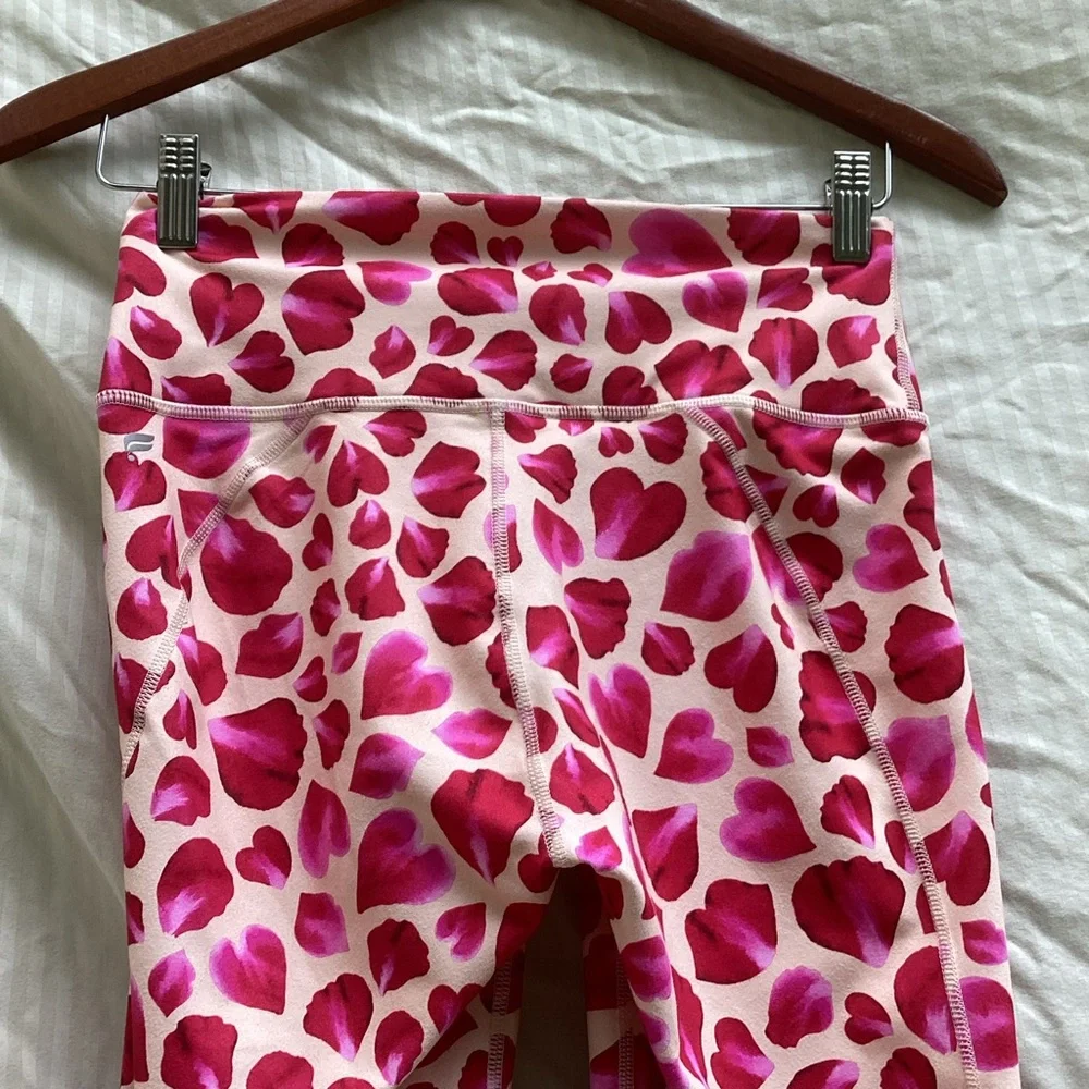Fabletics Powerhold Heart Petal Pattern Leggings in Pink and Red, size XS - Picture 5 of 7